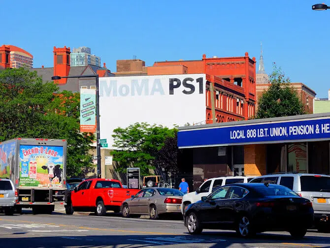 Long Island City i NYC - MoMa PS1