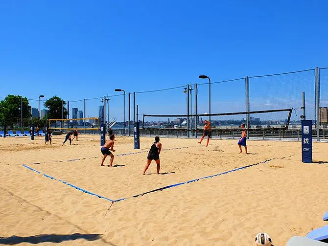 Saker att göra i TriBeCa - Beach Volley