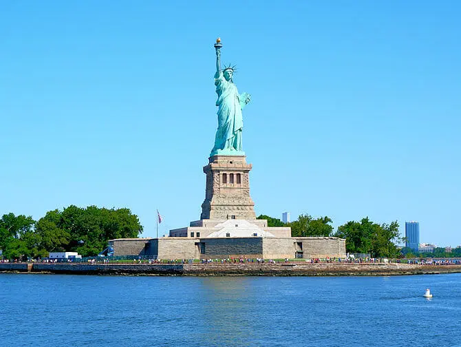 Circle Line Landmarks Cruise