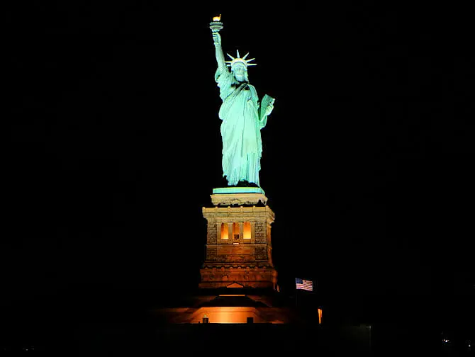 New York Bateaux middagskryssning - Frihetsgudinnan