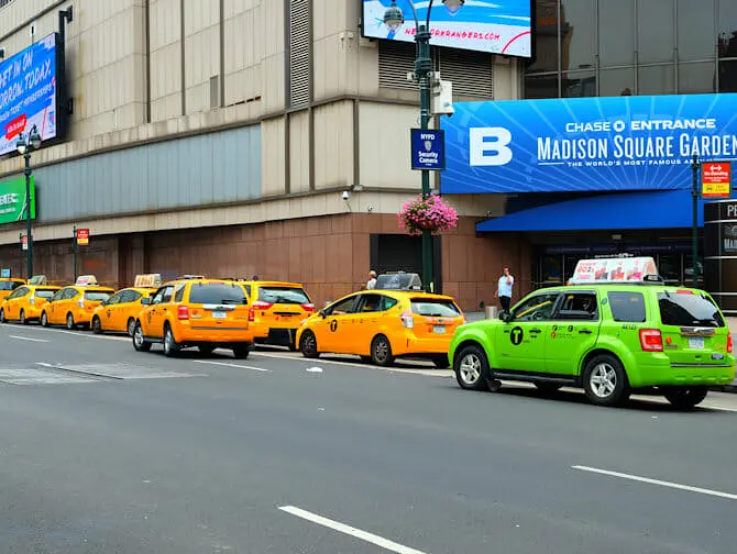 Taxi i New York - Gröna och gula taxibilar