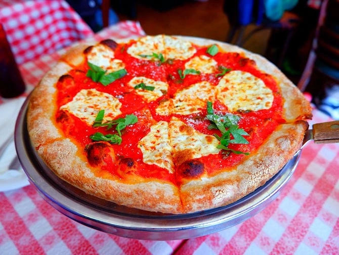 B&auml;sta pizzan i New York - Lombardi's Pizza