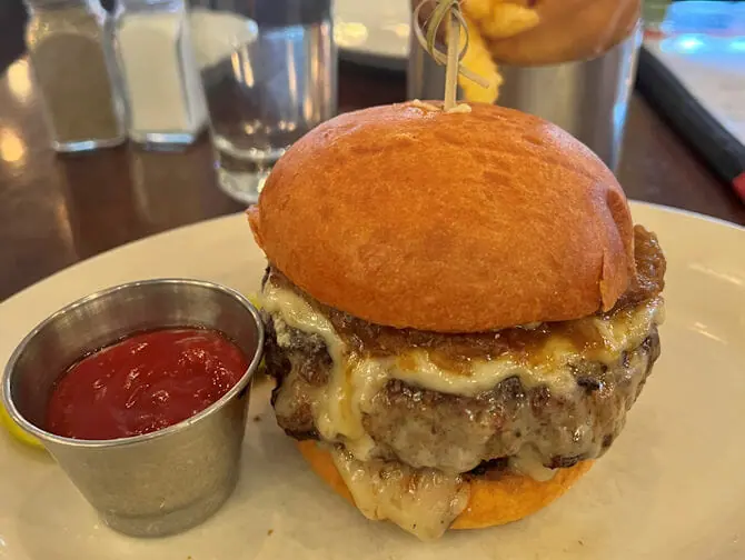 Bästa hamburgarna i New York - 5 Napkin Burger burger