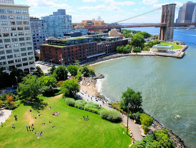 Parker i New York - Brooklyn Bridge