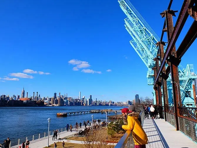 Parker i New York - Elevated Walkway i Domino Park