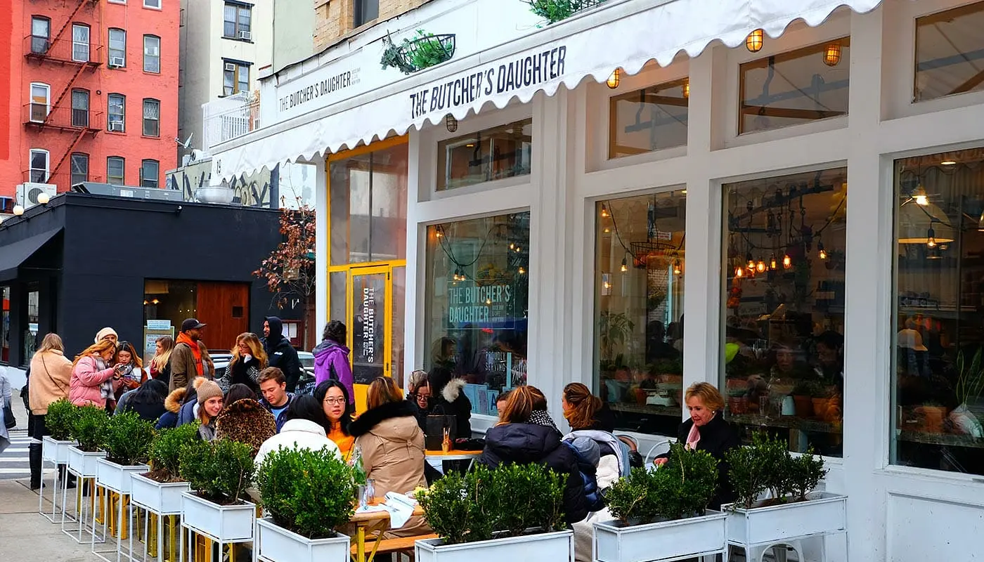 Vegetariska restauranger i New York - Butcher's Daughter terrassen