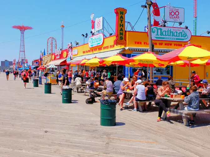 Memorial Day i New York - Coney Island Boardwalk