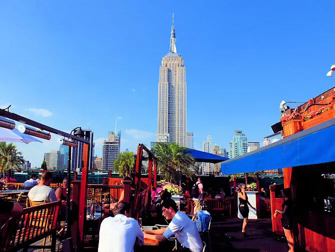 Basta takbarer i New York - 230 Fifth dagtid