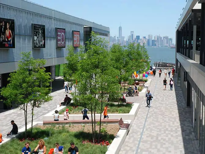 Empire Outlets New York City - Skyline utsikt