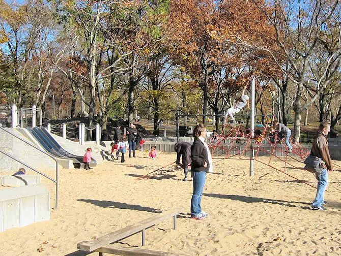 Lekplats i NYC - Central Park sandlåda