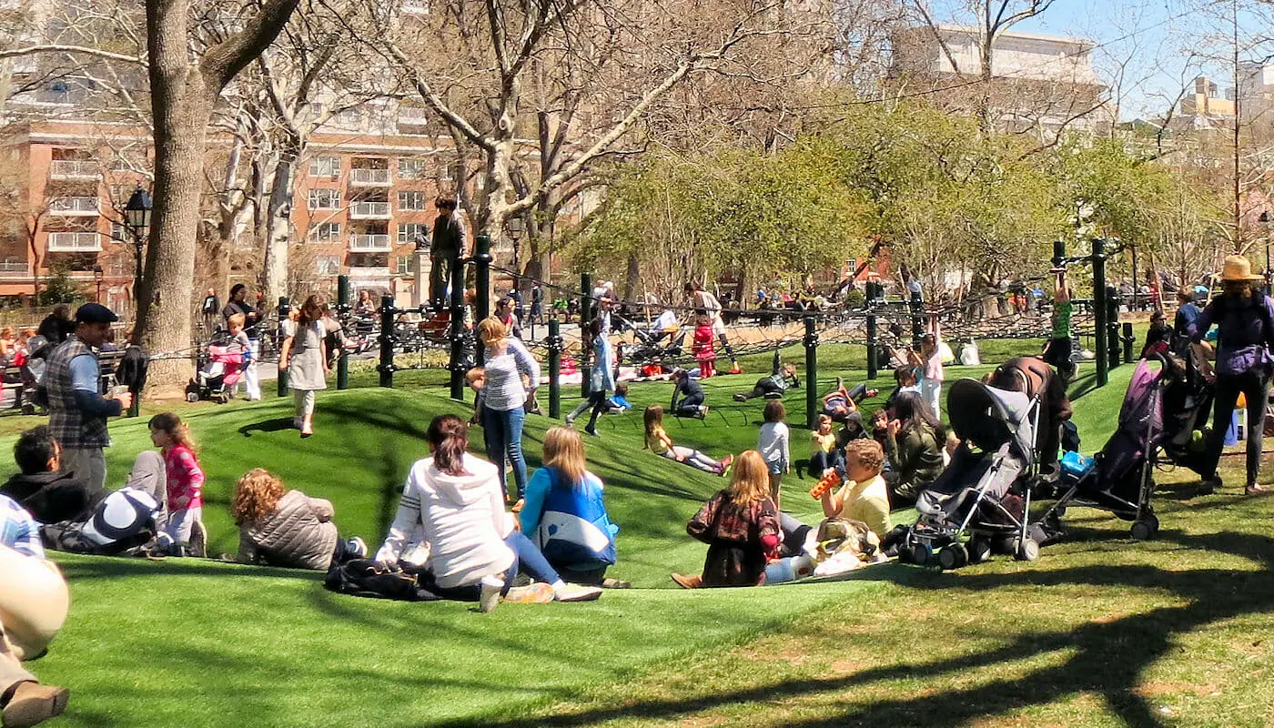 Lekplats i NYC - Washington Square Playground