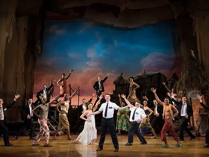 Biljetter till The Book of Mormon på Broadway - Med lokalbefolkningen