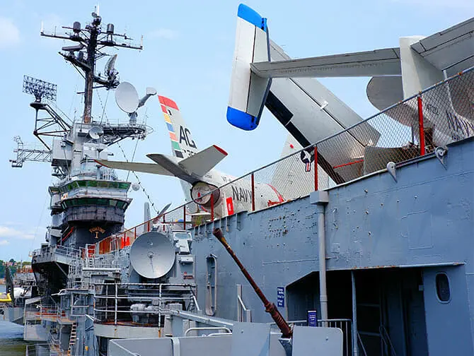 Intrepid Sea, Air and Space Museum i New York - Flygplan