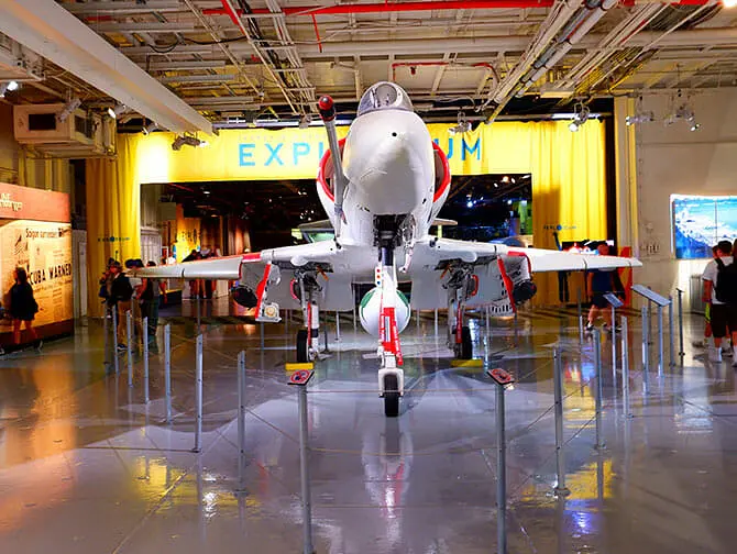 Intrepid Museum i New York - Stridsflygplan