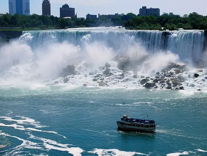 Från New York till Niagarafallen två dagars rundtur - Båttur