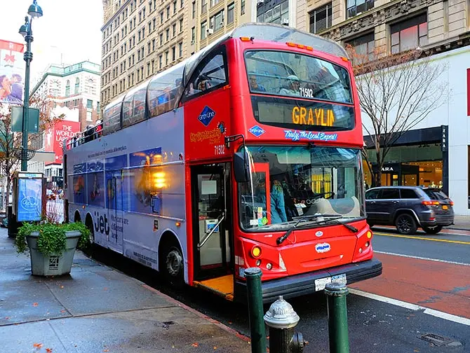 Hop on Hop off buss i New York - Gray Line röd buss