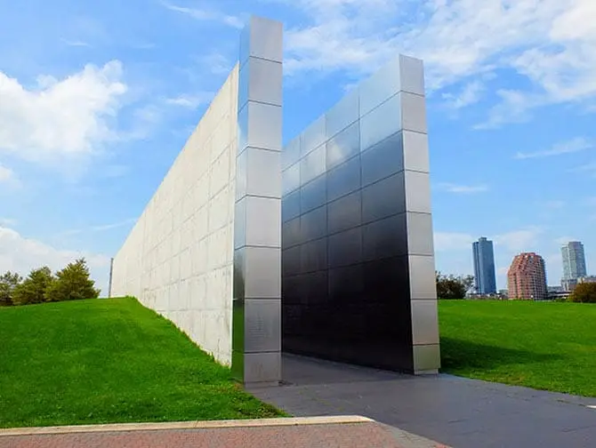 Empty Sky Memorial i New Jersey - Sidovy