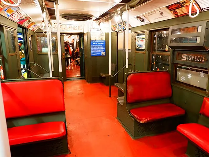 Antika tunnelbanevagnar i NYC - Vagnarnas interiör