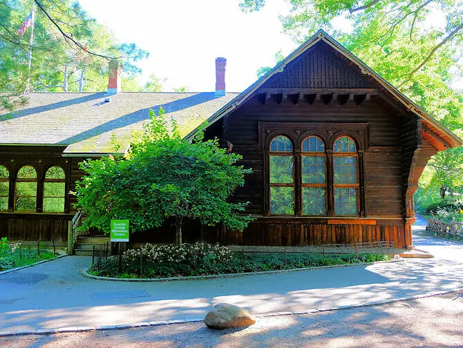 Swedish Cottage i Central Park Sommar