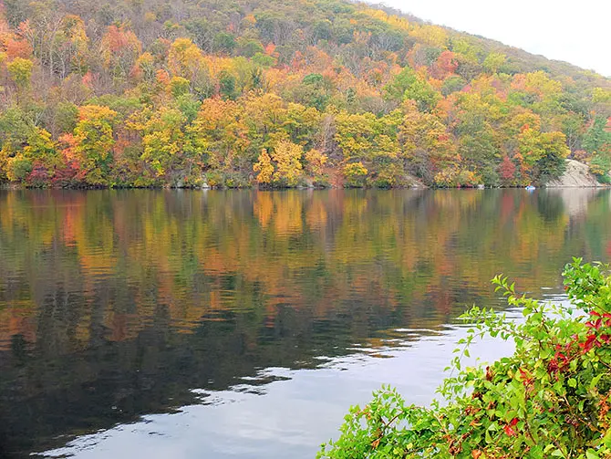 Dagsresa till Bear Mountain i New York - Höstfärger
