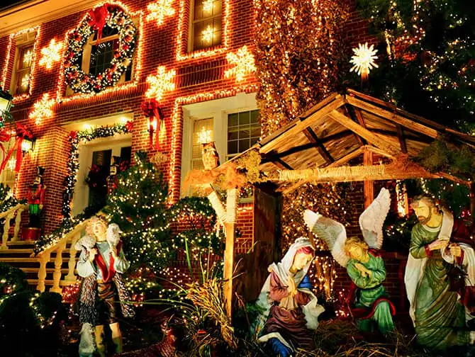 Dyker Heights Christmas Lights - Julkrubba