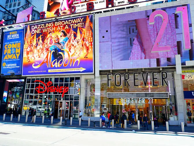 Saker att göra i Theater District - Forever21