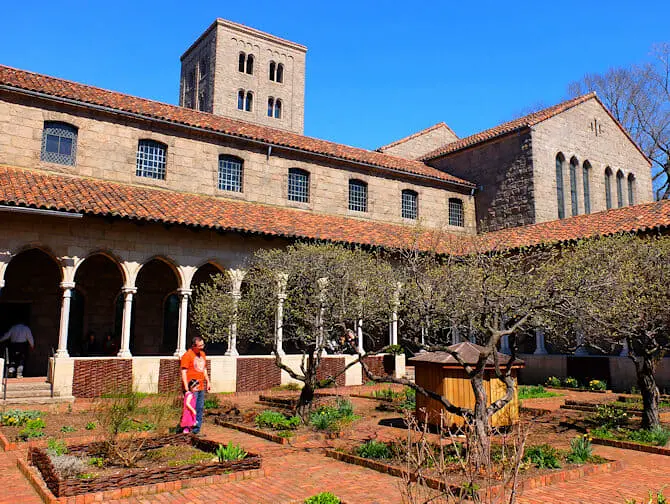 The Met Cloisters i New York - Trädgård