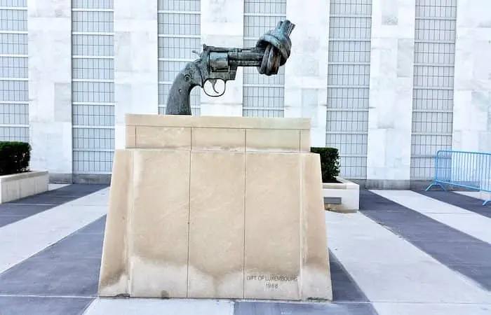 Svenska monument och statyer i New York - NonViolence