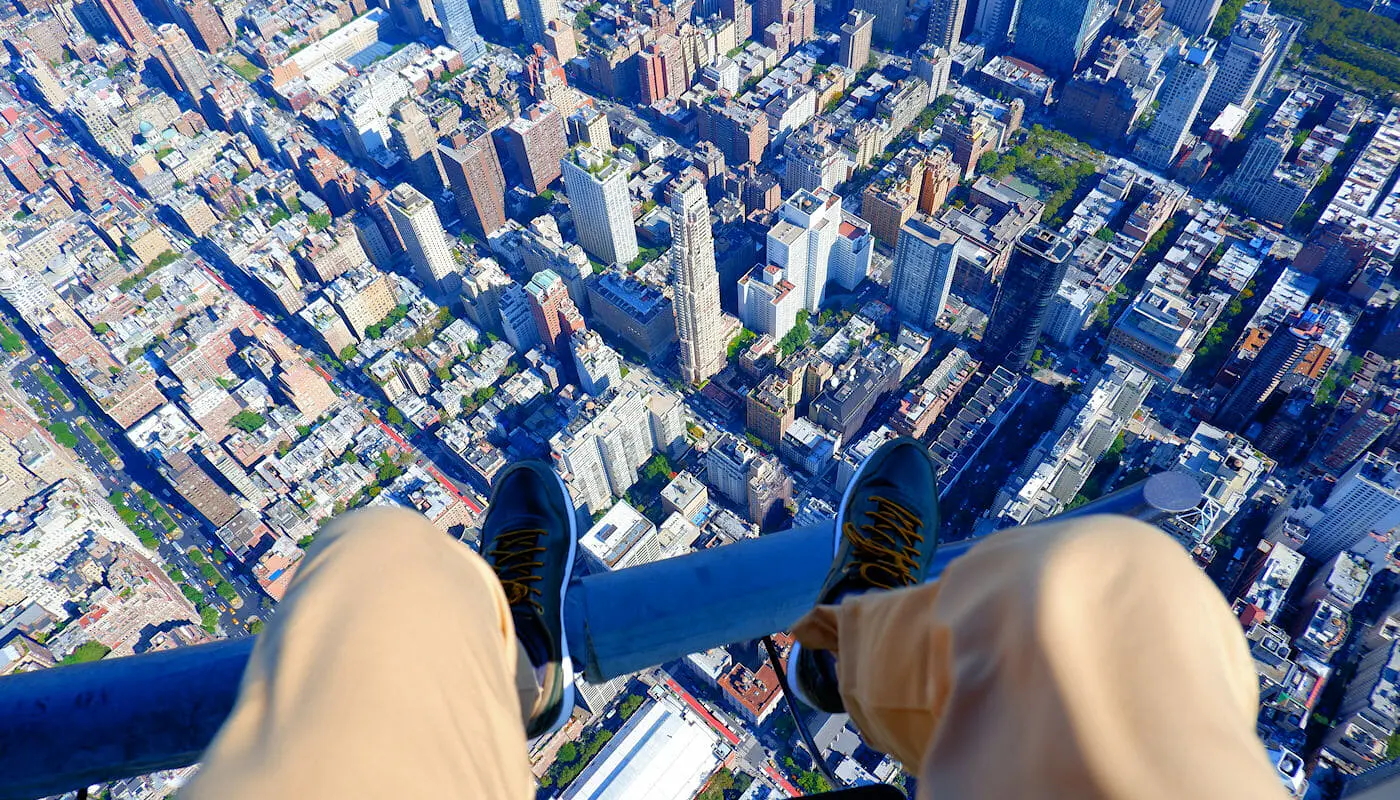 Helikoptertur utan dörrar i New York - Sko selfie
