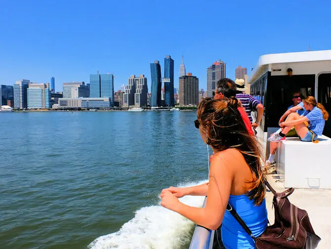 NYC Ferry i New York - F&auml;rjetur