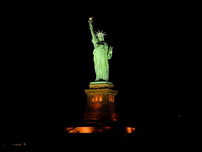 Stämningsfull julkryssning i New York - Frihetsgudinnan