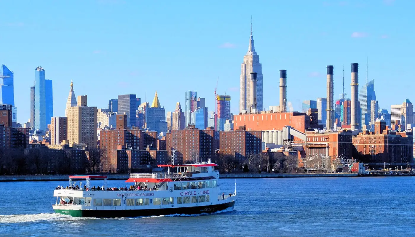 B&aring;tkryssningar med Circle Line Cruises i New York