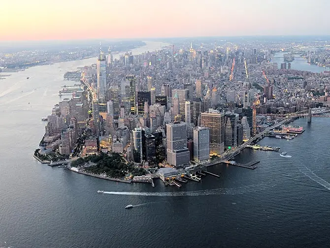 Kvällshelikoptertur och sightseeingkryssning i New York - Manhattan