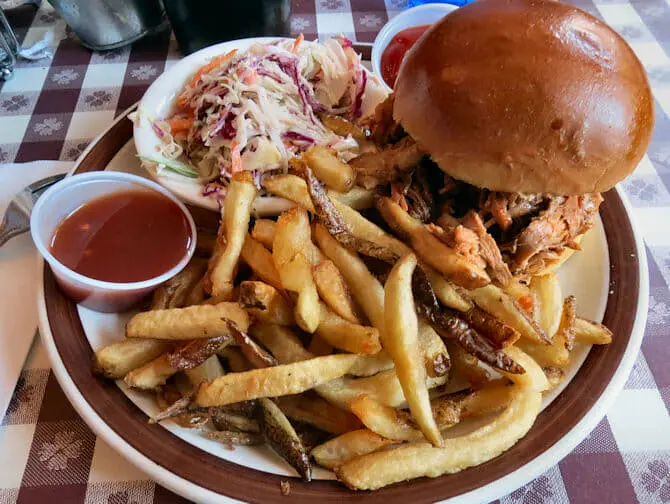 Typisk amerikansk mat i New York BBQ