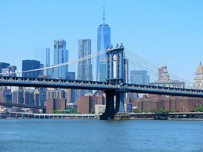 Manhattan Bridge i New York - Skyline