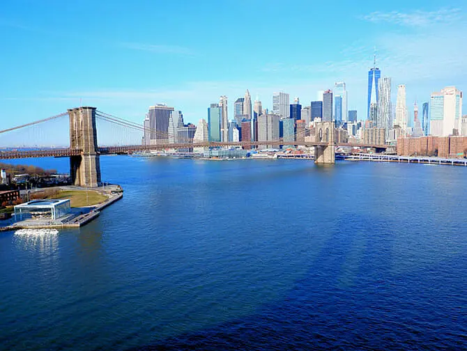 Manhattan Bridge i New York - Utsikt över Bron
