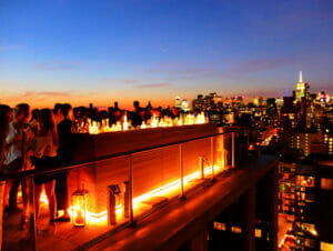 New Yorks nattliv i Uptown eller Downtown
