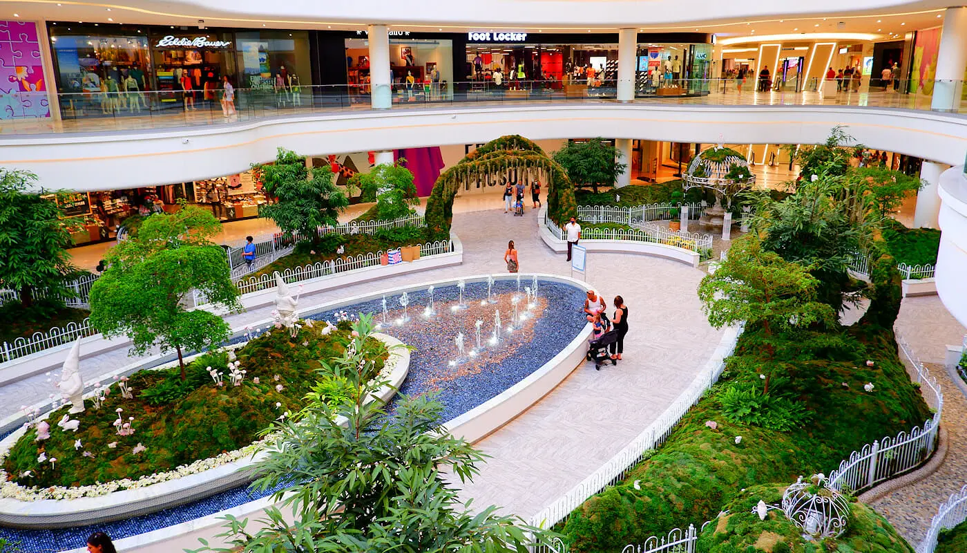 American Dream Mall nära New York - Inneträdgård