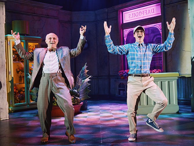 Biljetter till Little Shop of Horrors på Broadway - Seymour och Mr. Mushnik