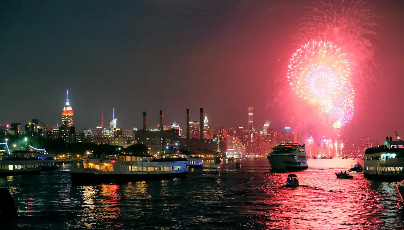 Båtkryssningar 4th of July i New York - Fireworks