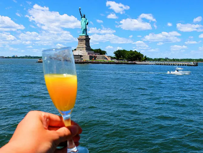 Brunchkryssning i New York - Frihetsgudinnan