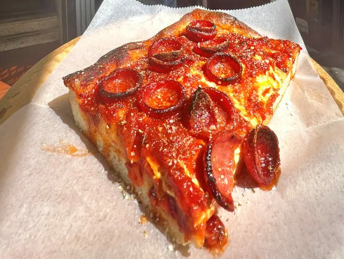 B&auml;sta pizzan i New York - Prince Street Pizza