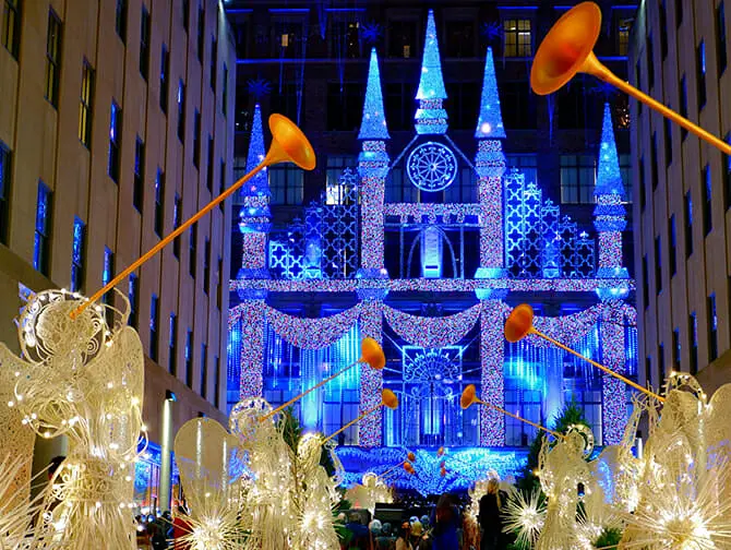 Saks Fifth Avenue Holiday Light Show i New York - Show
