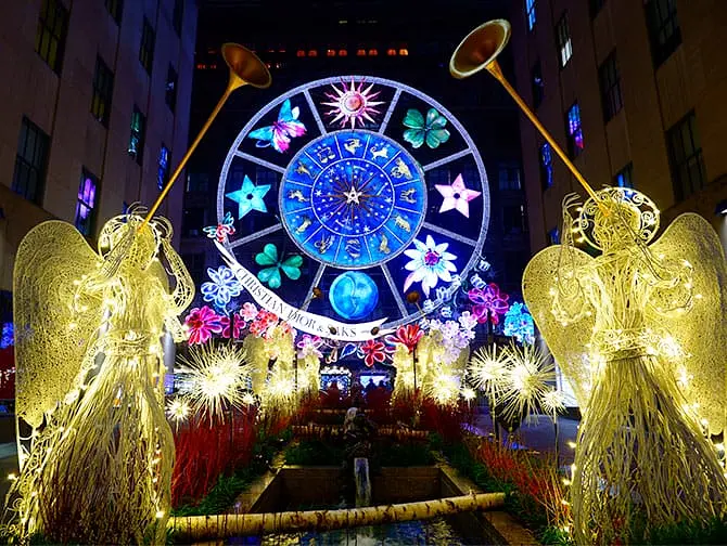 Saks Fifth Avenue Holiday Light Show i New York
