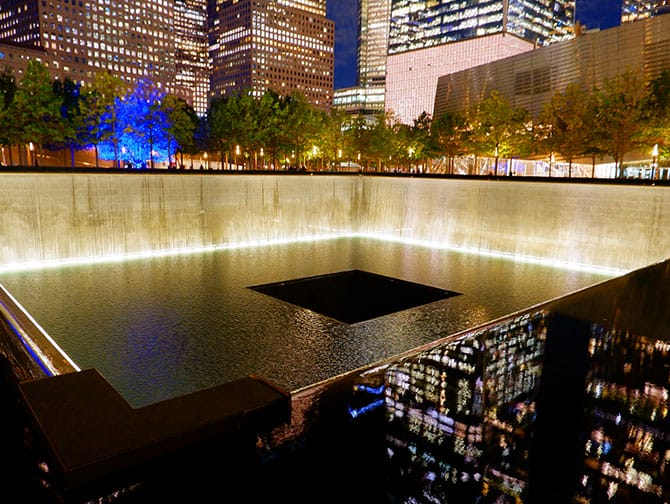 New York Walking Routes - Night Tour Off the beaten PATH