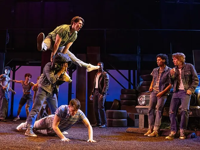 Biljetter till The Outsiders på Broadway - Cast