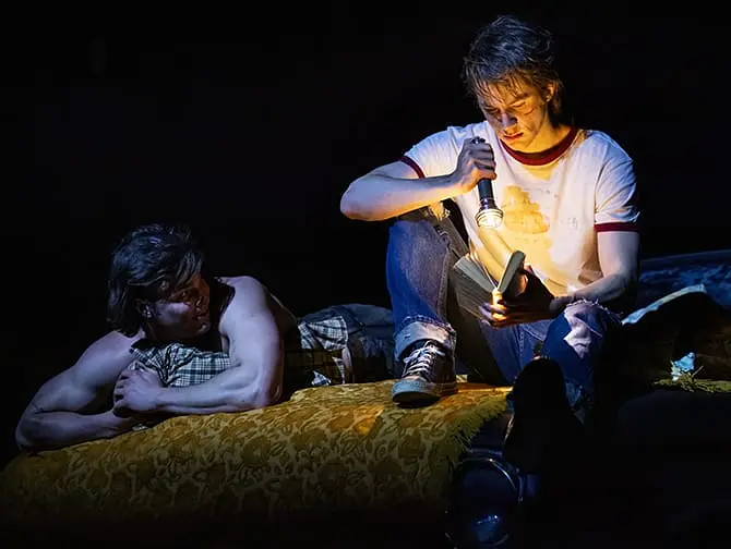 Biljetter till The Outsiders på Broadway - Vänskap