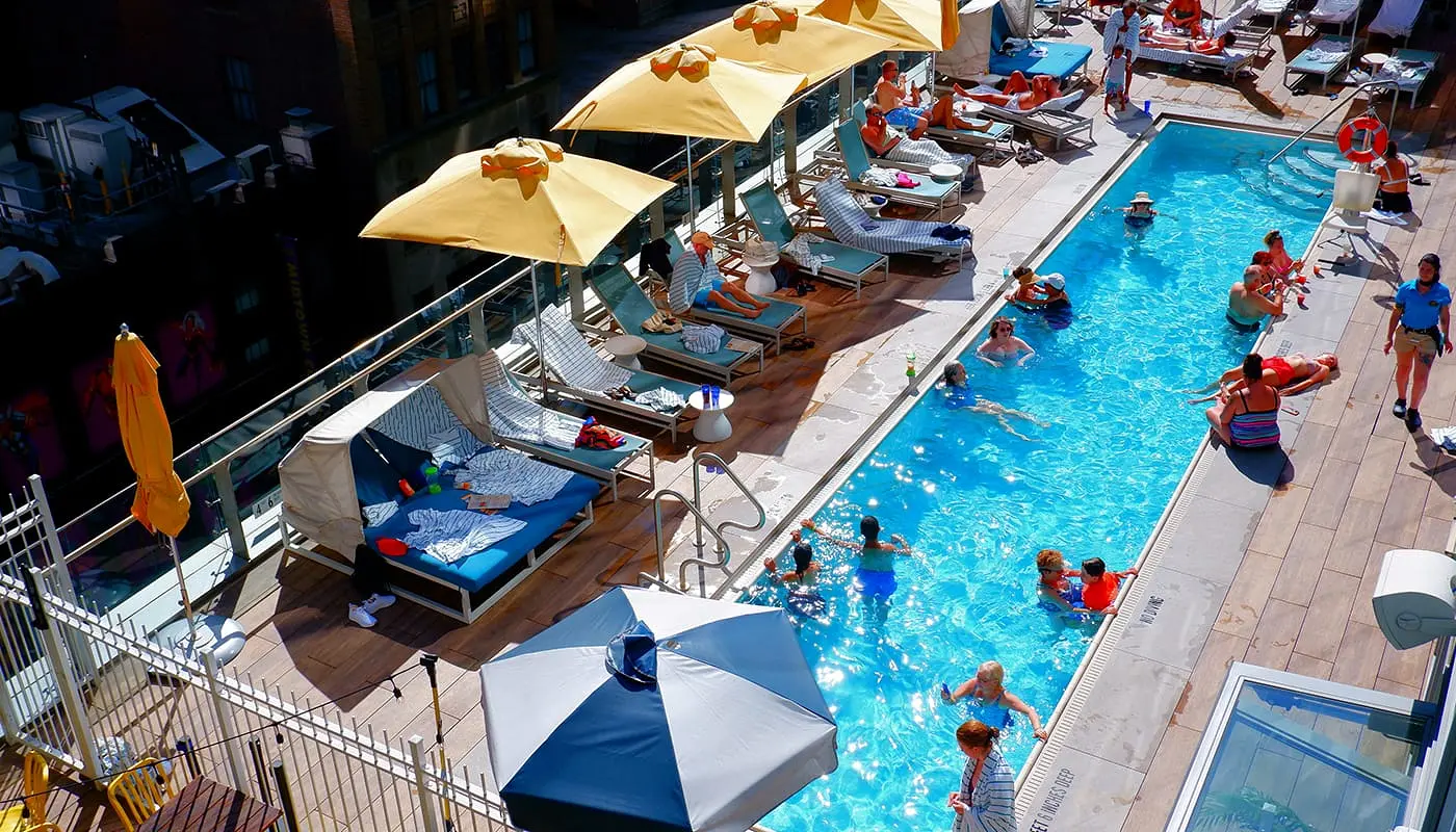 Hotell med pool i New York - Margaritaville Resort Times Square
