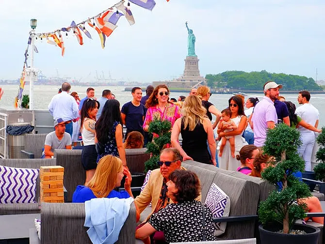 Middagskryssning i New York med buffé - utomhus