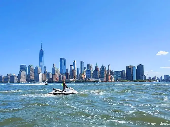 Åka jetski i New York - Skyline